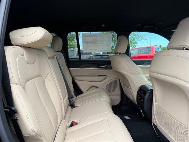 new 2025 Jeep Grand Cherokee car, priced at $43,390