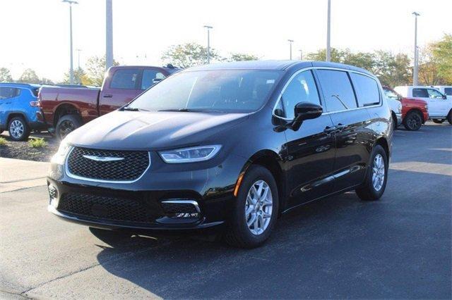 new 2025 Chrysler Pacifica car, priced at $39,411