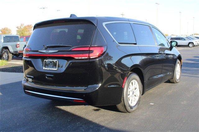 new 2025 Chrysler Pacifica car, priced at $39,411