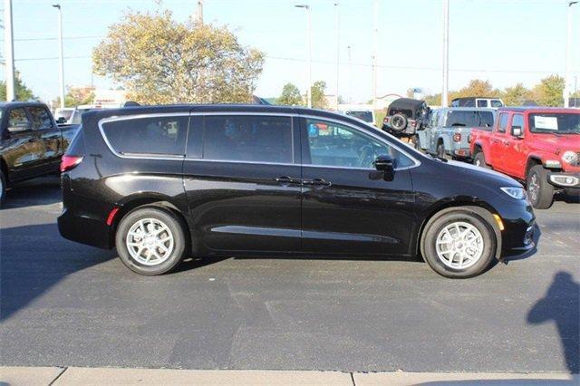 new 2025 Chrysler Pacifica car, priced at $39,411