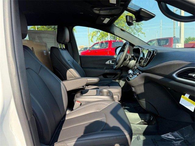 new 2025 Chrysler Pacifica car, priced at $41,365