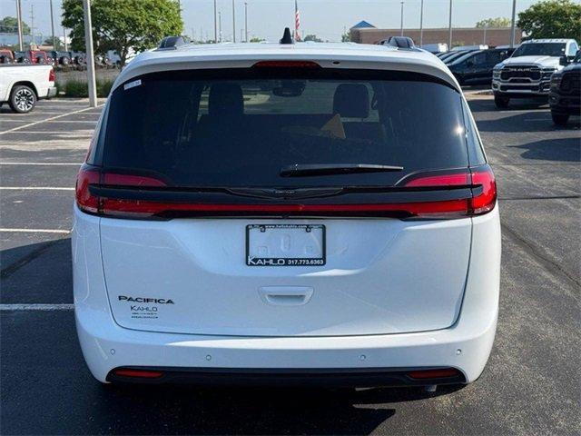 new 2025 Chrysler Pacifica car, priced at $41,365