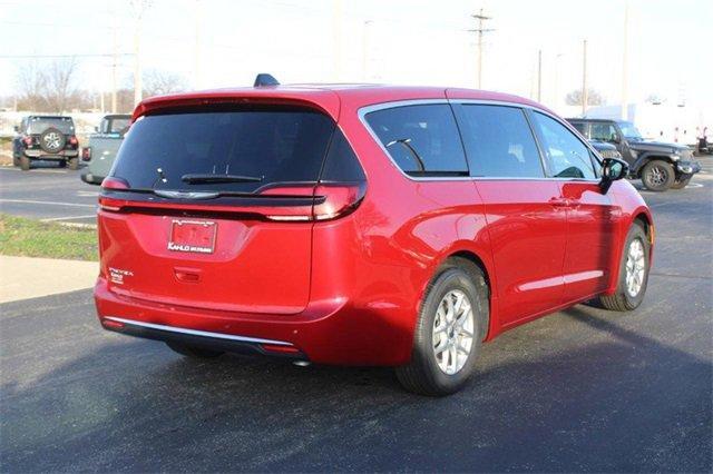 new 2025 Chrysler Pacifica car, priced at $40,286