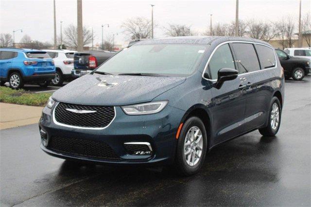 new 2025 Chrysler Pacifica car, priced at $41,975