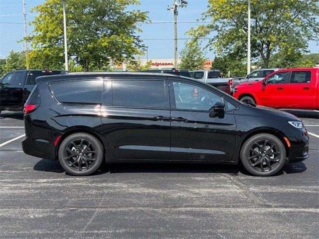 new 2025 Chrysler Pacifica car, priced at $48,749