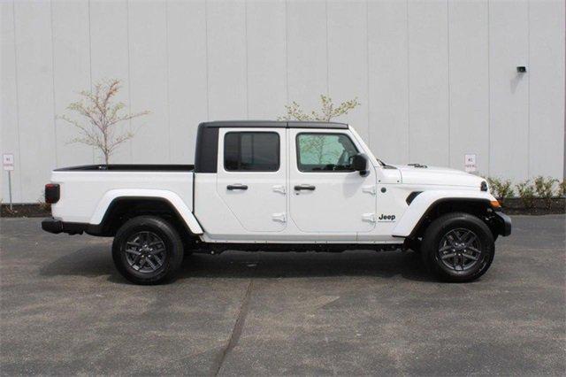 new 2024 Jeep Gladiator car, priced at $43,134