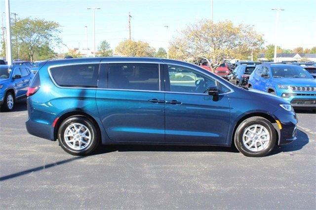 new 2025 Chrysler Pacifica car, priced at $39,849