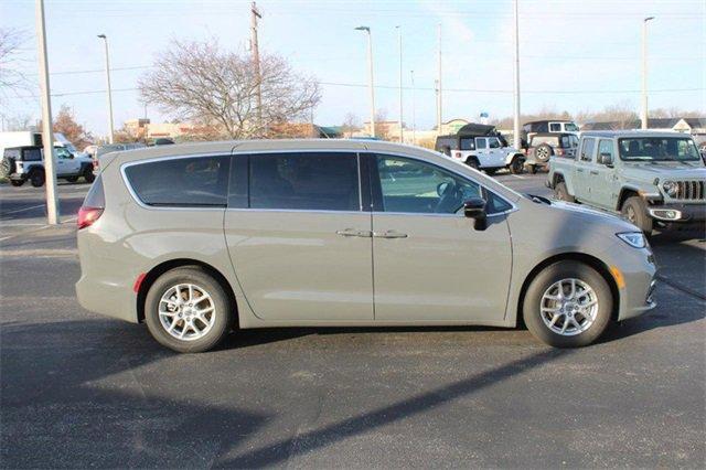 new 2025 Chrysler Pacifica car, priced at $43,587