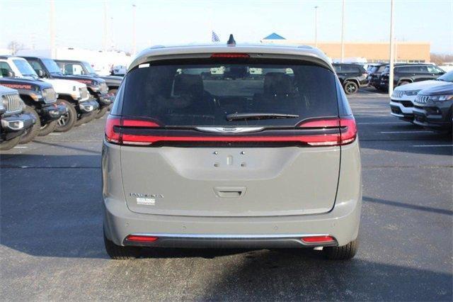 new 2025 Chrysler Pacifica car, priced at $43,587