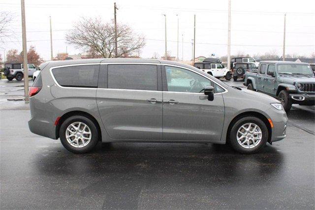 new 2025 Chrysler Pacifica car, priced at $44,903