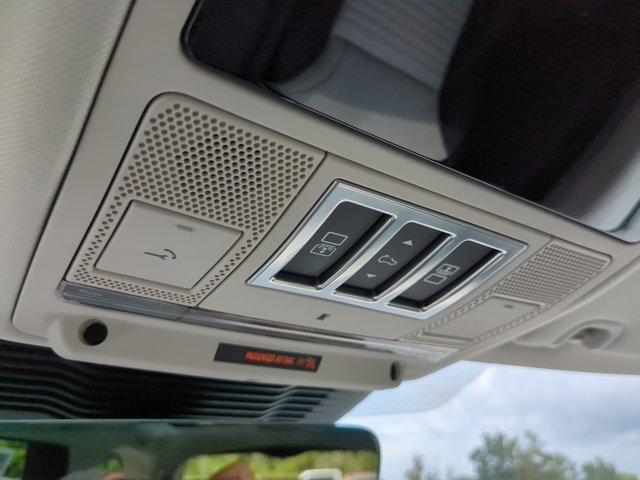 new 2025 Land Rover Discovery car, priced at $76,453