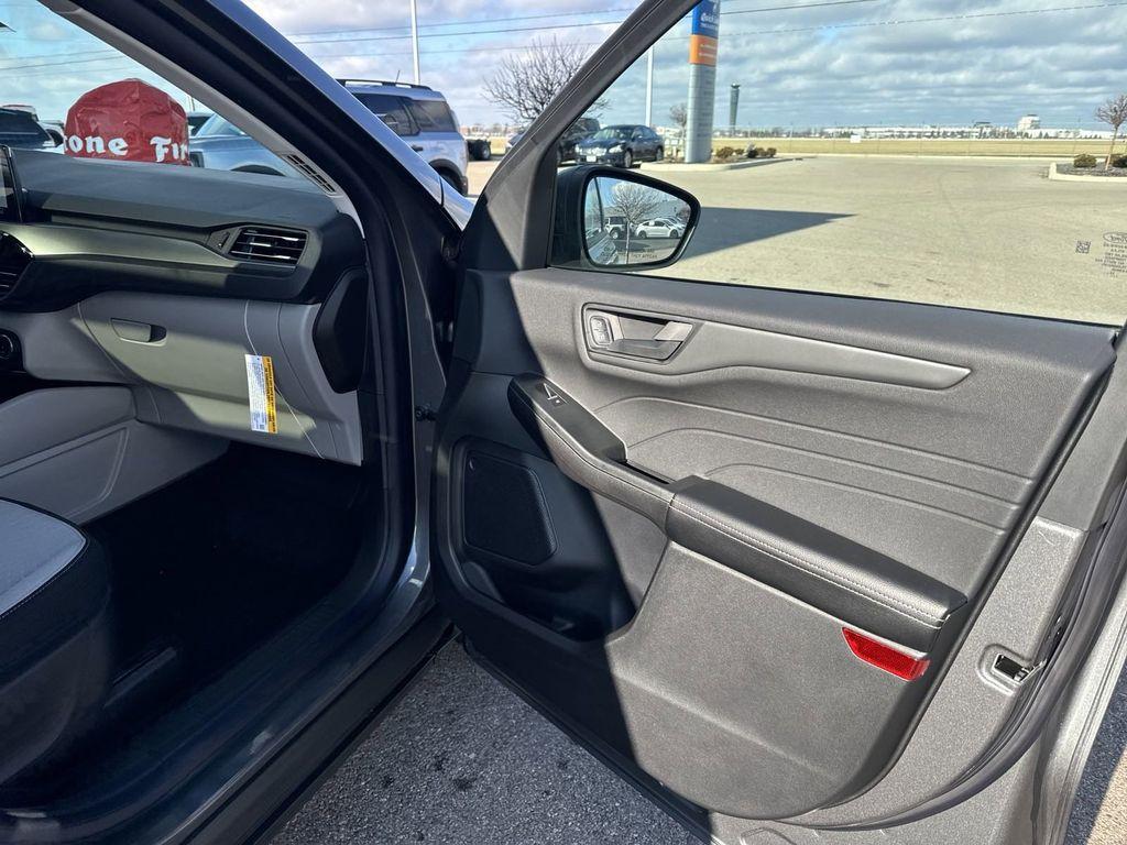 new 2025 Ford Escape car, priced at $23,189