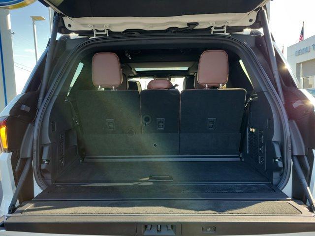 new 2025 Lincoln Navigator car, priced at $102,185