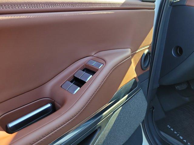 new 2025 Lincoln Navigator car, priced at $102,185