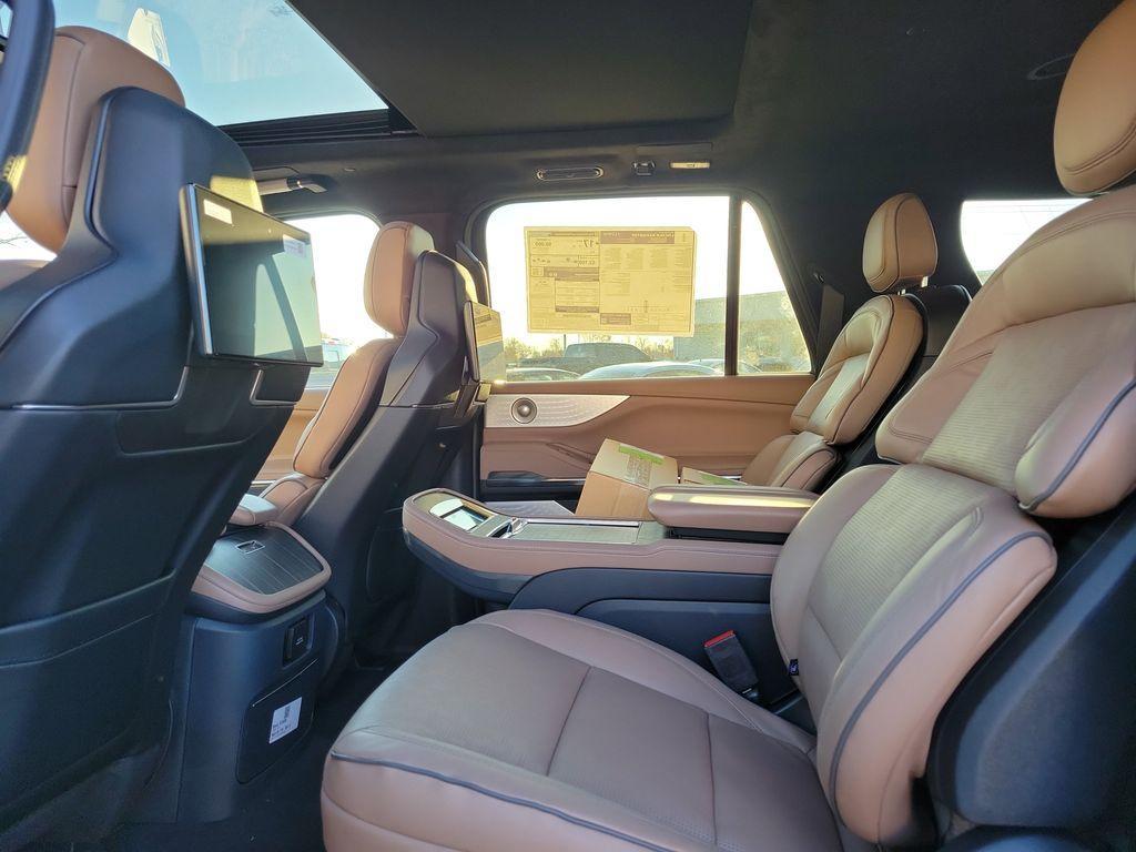 new 2025 Lincoln Navigator L car, priced at $123,495