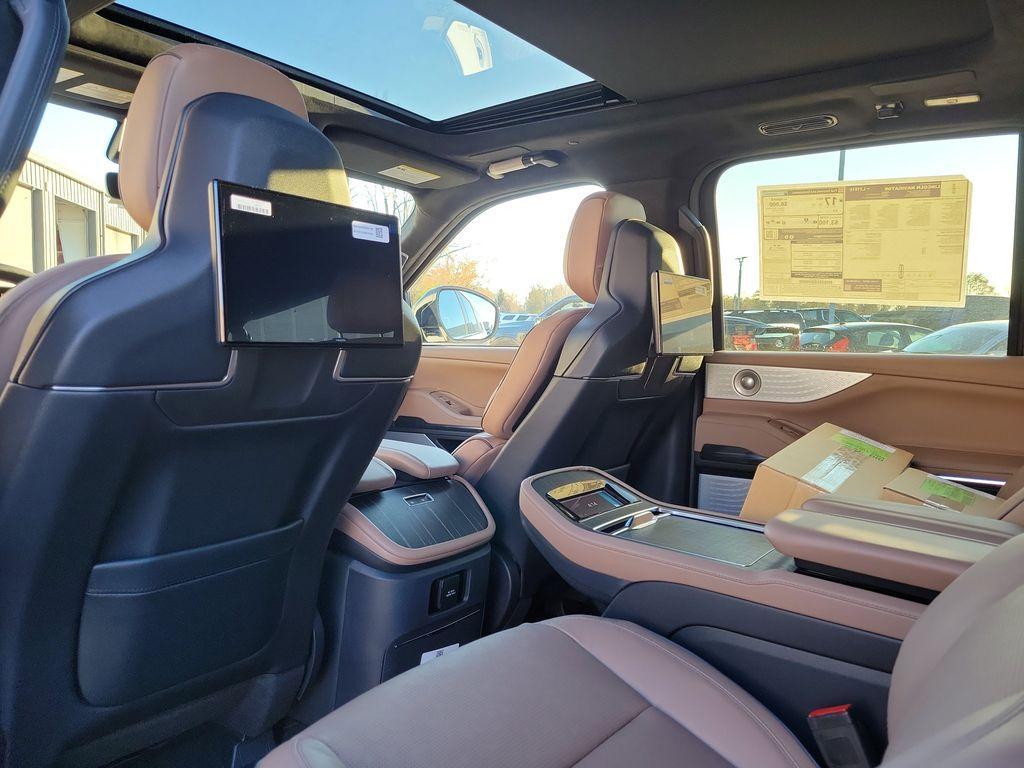 new 2025 Lincoln Navigator L car, priced at $123,495