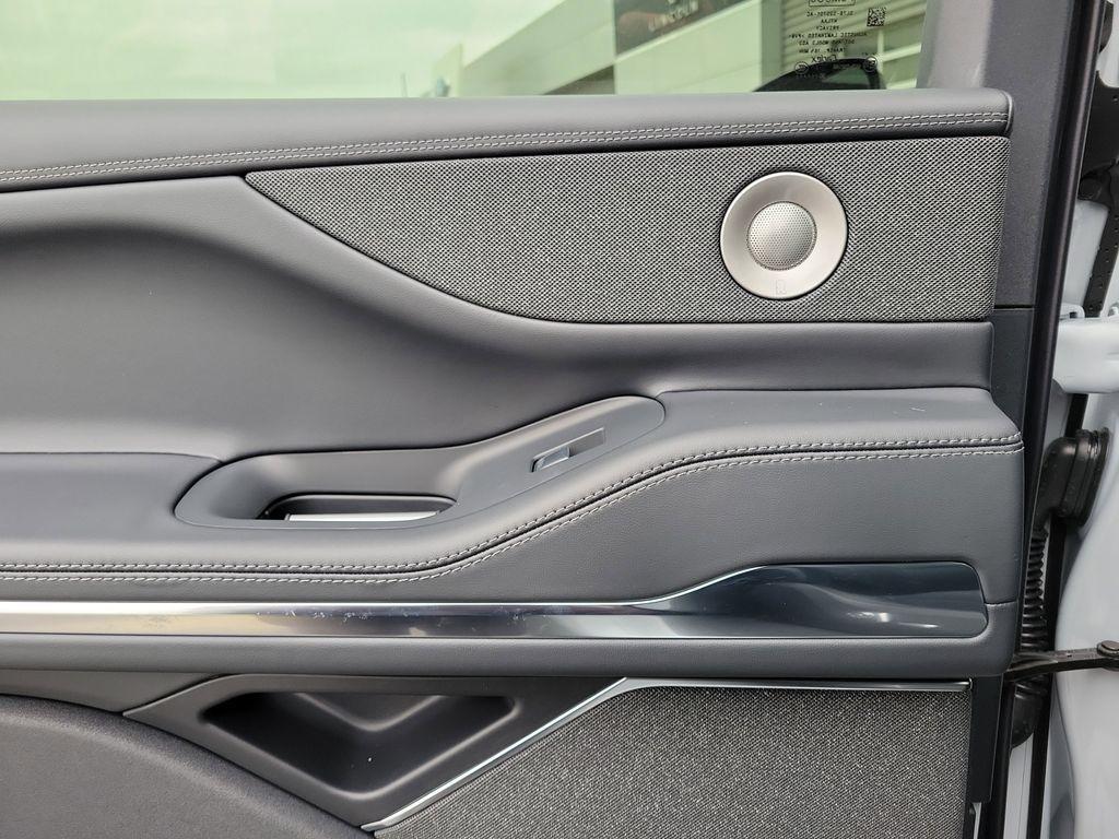 new 2025 Lincoln Navigator L car, priced at $113,370