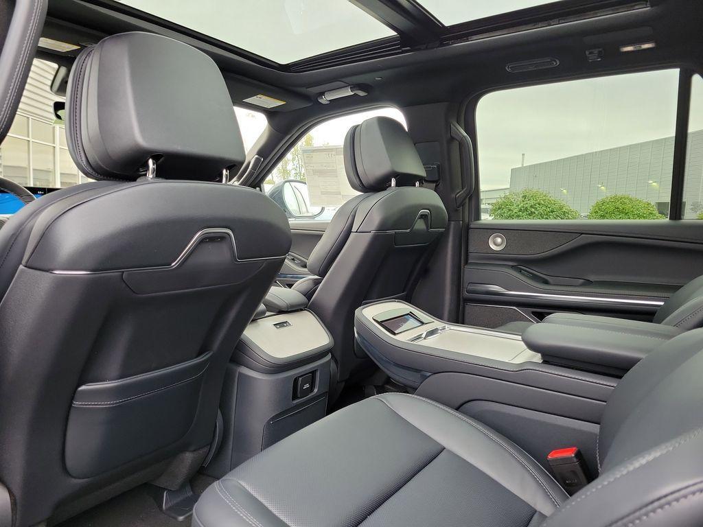new 2025 Lincoln Navigator L car, priced at $113,370