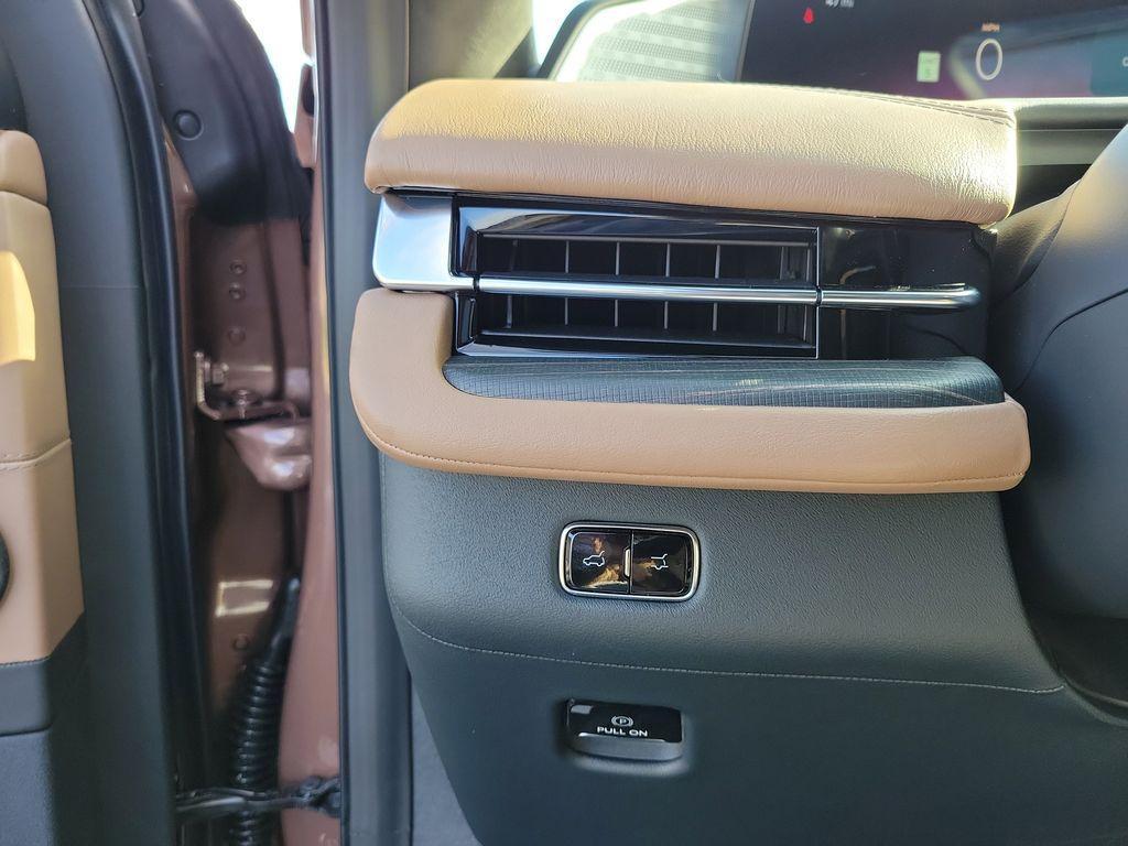 new 2025 Lincoln Navigator L car, priced at $124,575