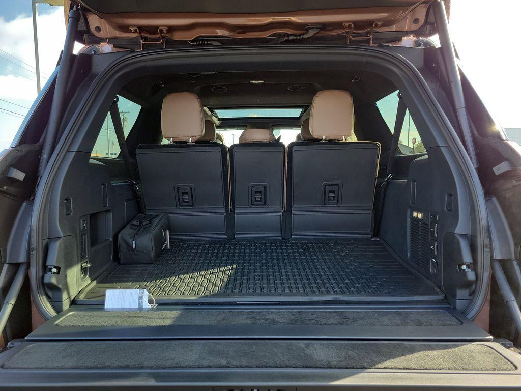 new 2025 Lincoln Navigator L car, priced at $124,575