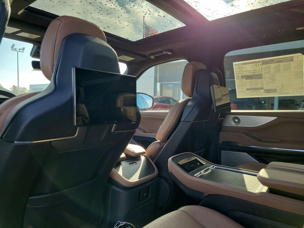 new 2025 Lincoln Navigator L car, priced at $124,575