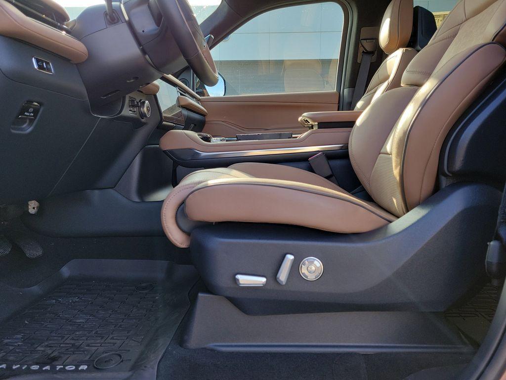 new 2025 Lincoln Navigator L car, priced at $124,575