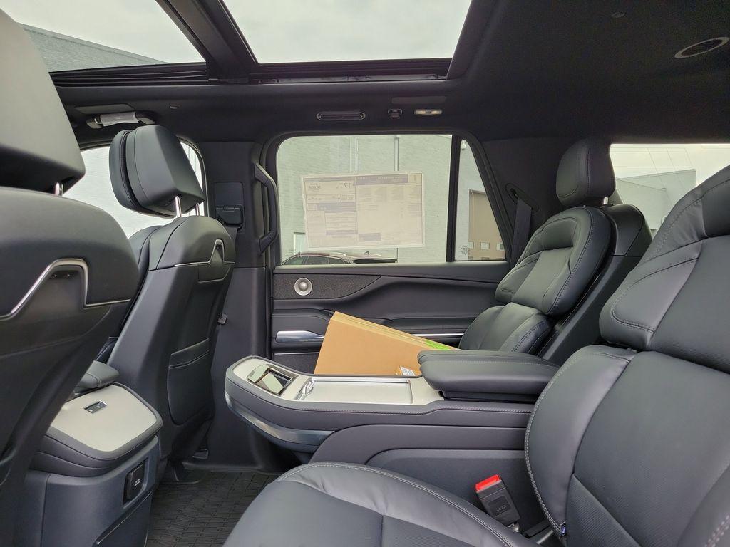 new 2025 Lincoln Navigator L car, priced at $112,485