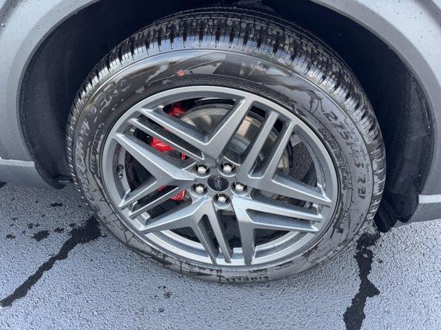 new 2025 Ford Explorer car, priced at $61,027