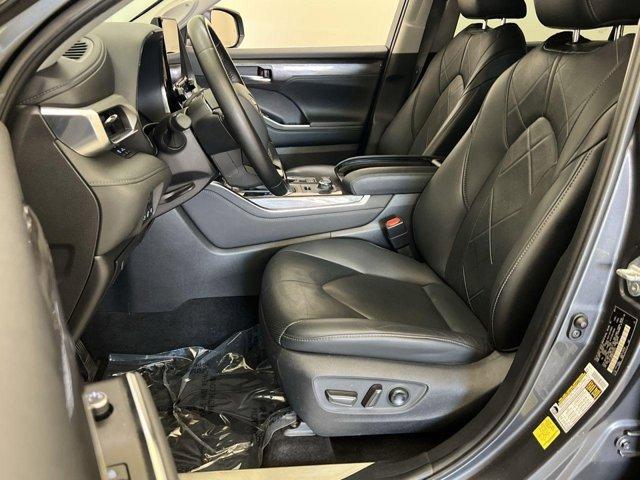 used 2021 Toyota Highlander car, priced at $36,999