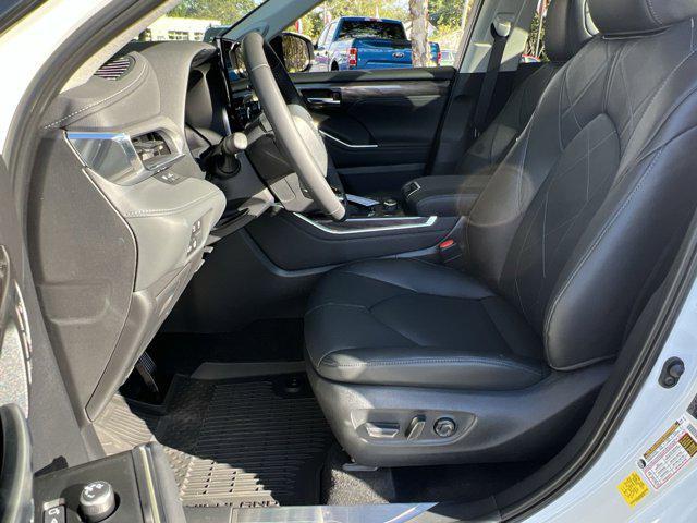 new 2025 Toyota Highlander car, priced at $53,003