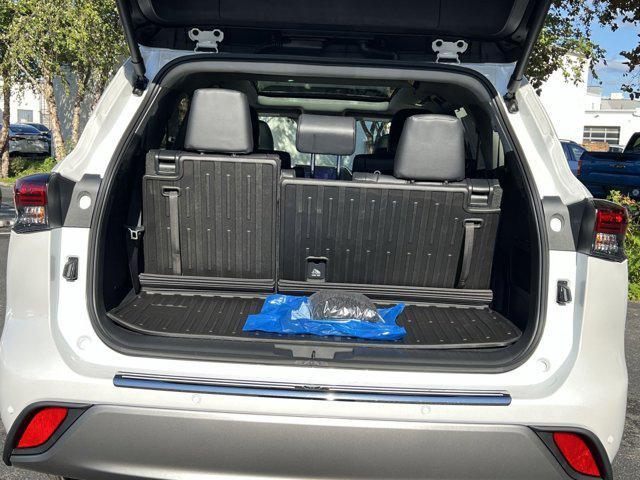 new 2025 Toyota Highlander car, priced at $53,003