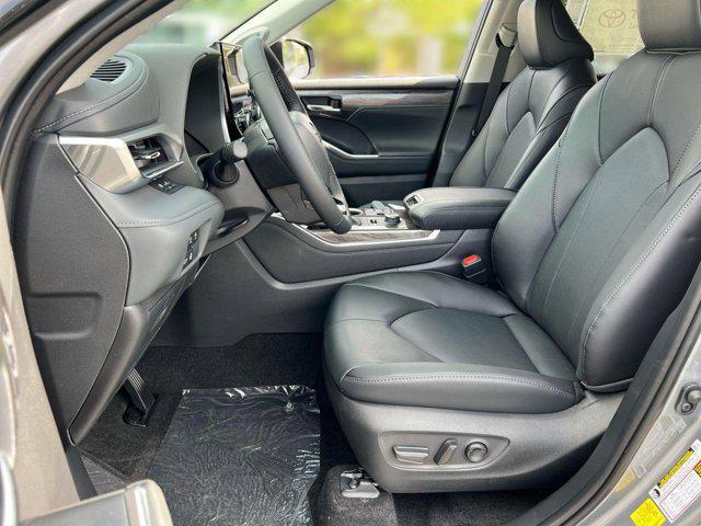 new 2025 Toyota Highlander car, priced at $52,178