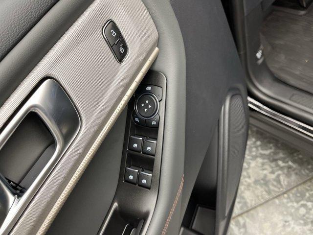 new 2025 Ford Explorer car, priced at $40,881