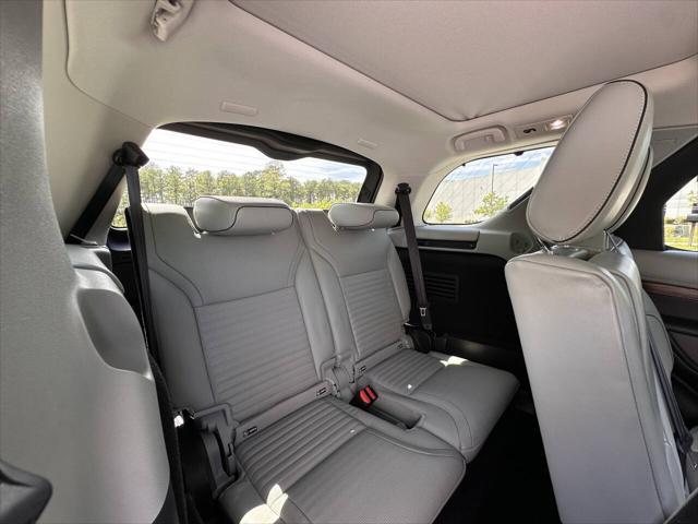 used 2018 Land Rover Discovery car, priced at $24,300
