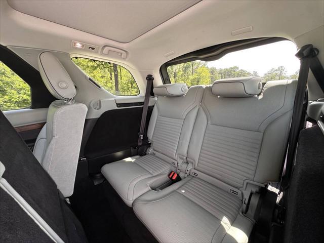 used 2018 Land Rover Discovery car, priced at $24,300