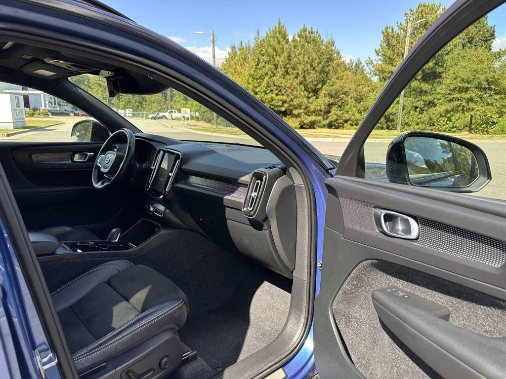 used 2021 Volvo XC40 car, priced at $25,800