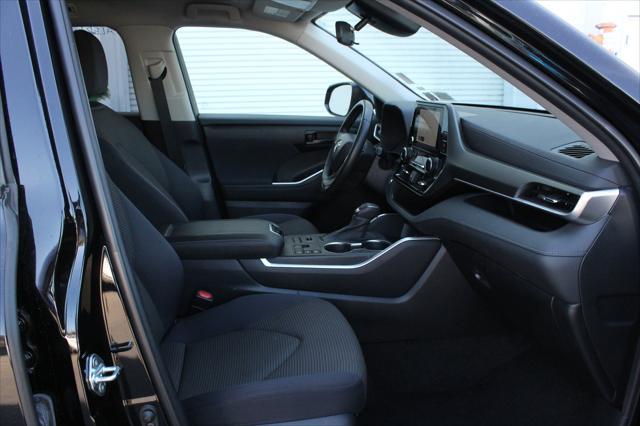 used 2023 Toyota Highlander car, priced at $32,000