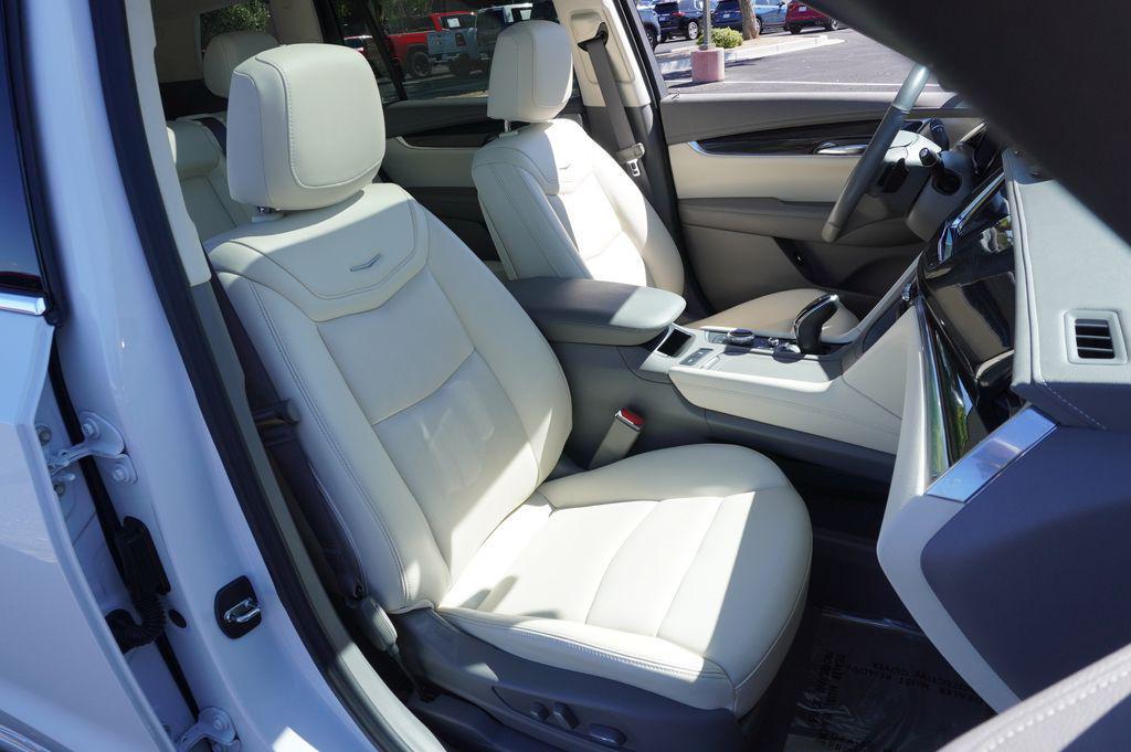 used 2023 Cadillac XT6 car, priced at $34,912