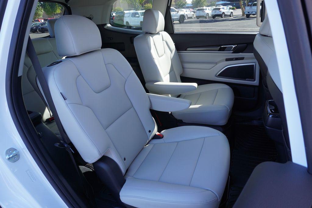 used 2023 Kia Telluride car, priced at $33,202