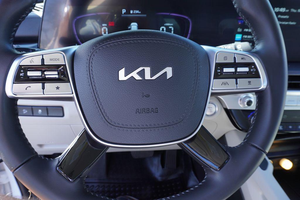 used 2023 Kia Telluride car, priced at $33,202