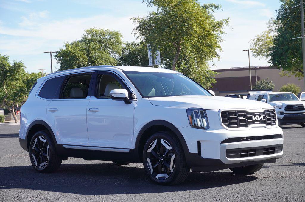 used 2023 Kia Telluride car, priced at $33,202