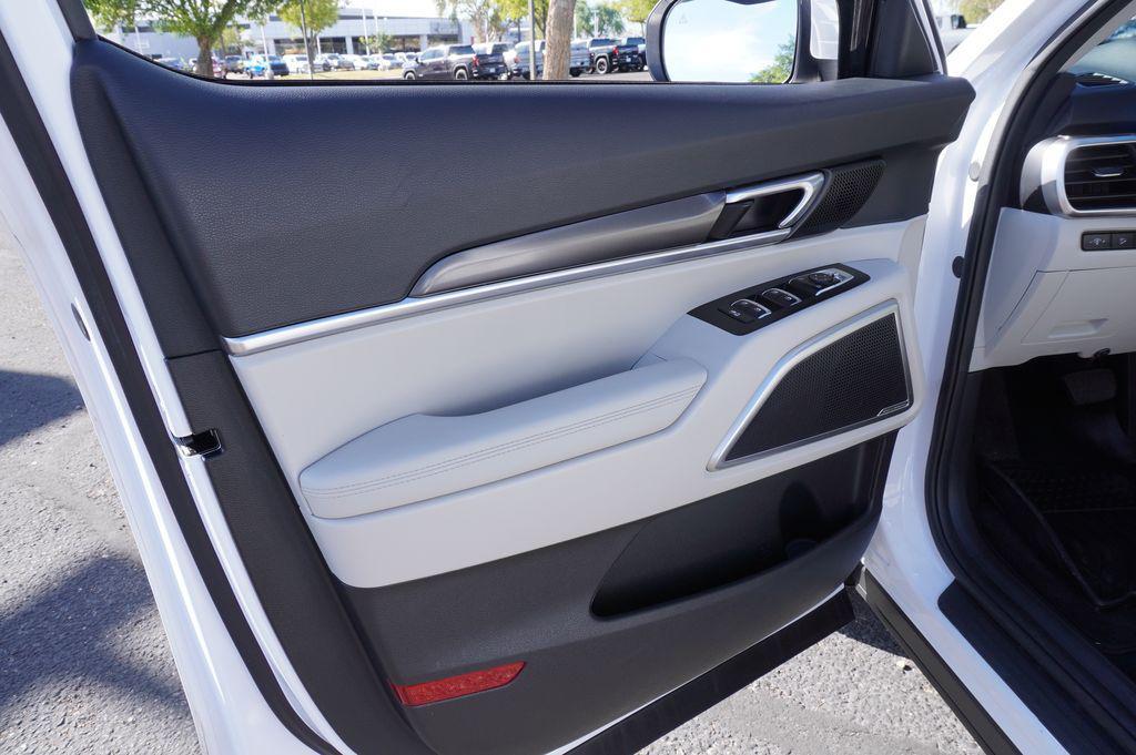 used 2023 Kia Telluride car, priced at $33,202