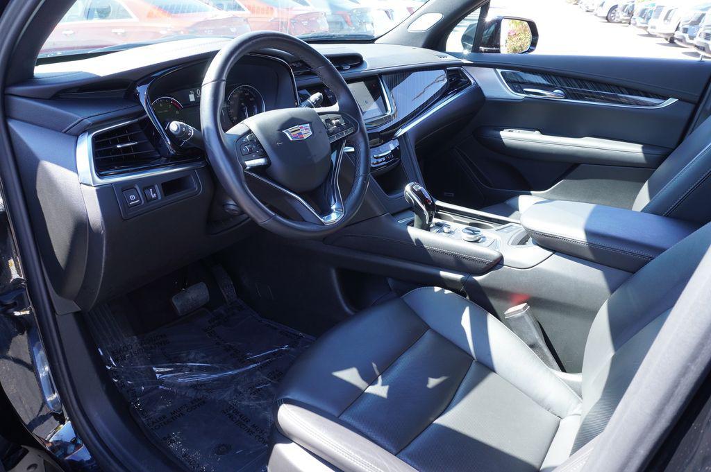 used 2025 Cadillac XT6 car, priced at $42,767