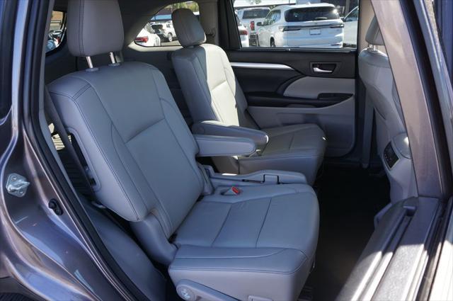 used 2019 Toyota Highlander car, priced at $21,999