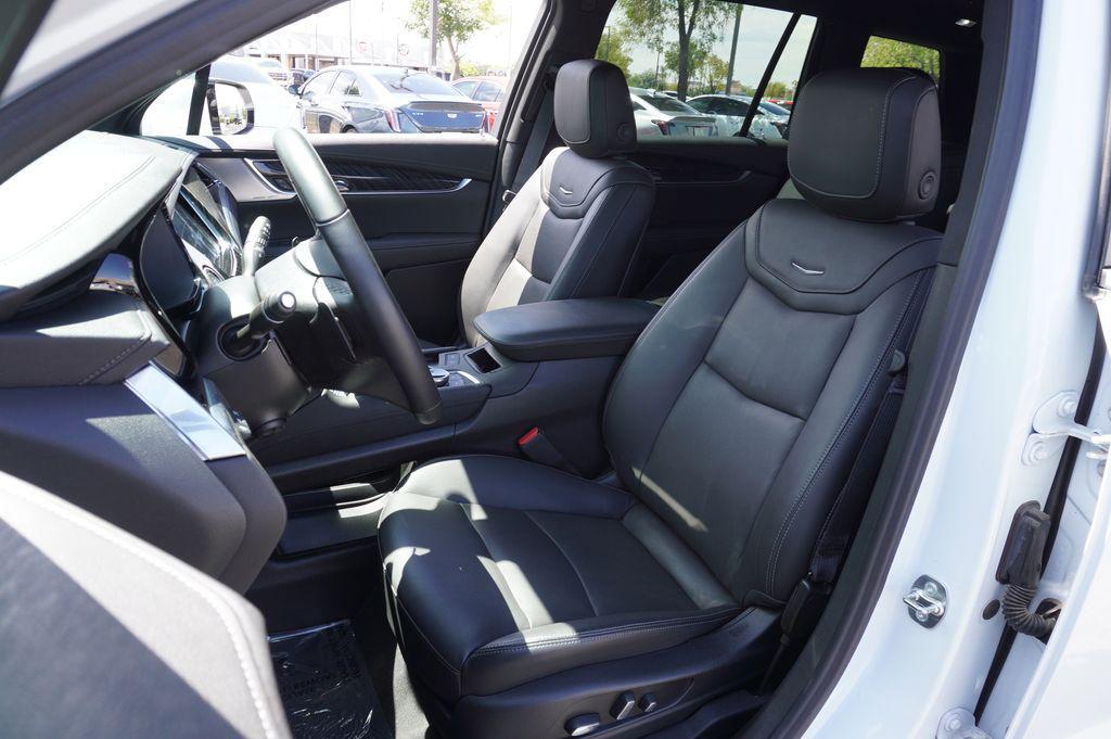 new 2024 Cadillac XT6 car, priced at $56,465