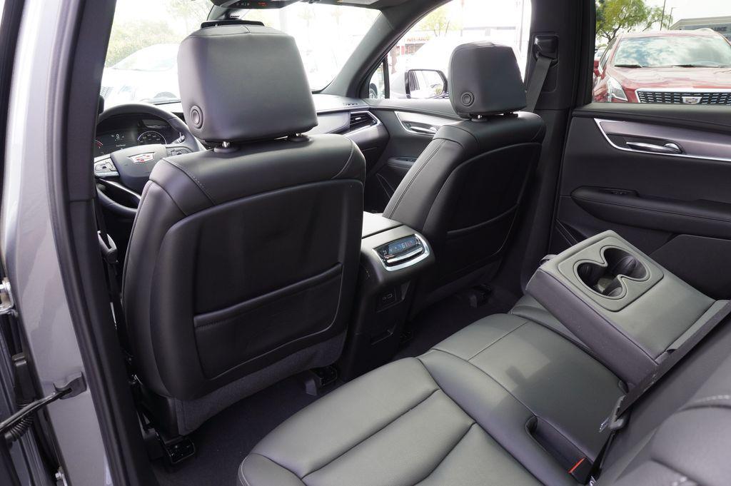 new 2025 Cadillac XT6 car, priced at $44,090