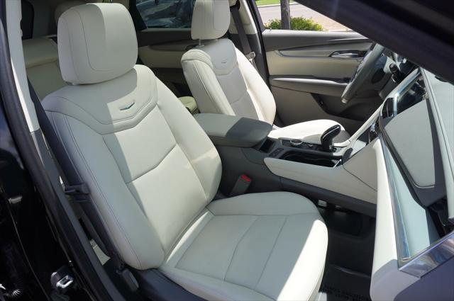used 2022 Cadillac XT5 car, priced at $32,017