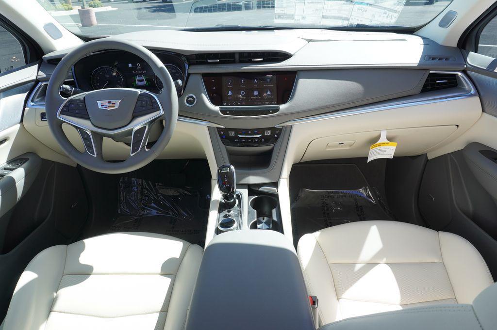 new 2025 Cadillac XT5 car, priced at $56,590