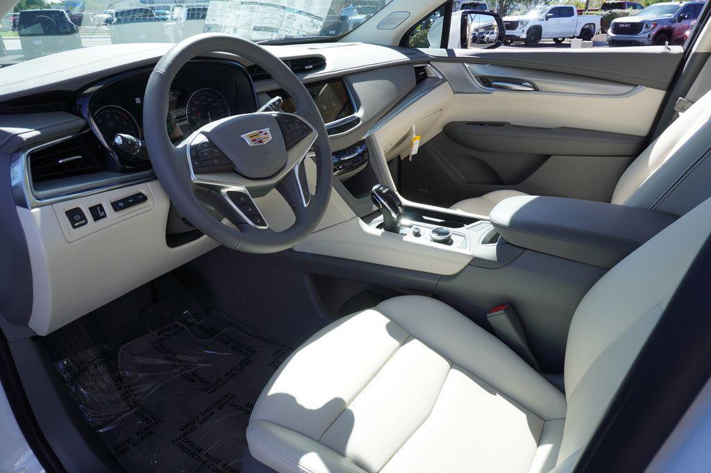 new 2025 Cadillac XT5 car, priced at $56,590