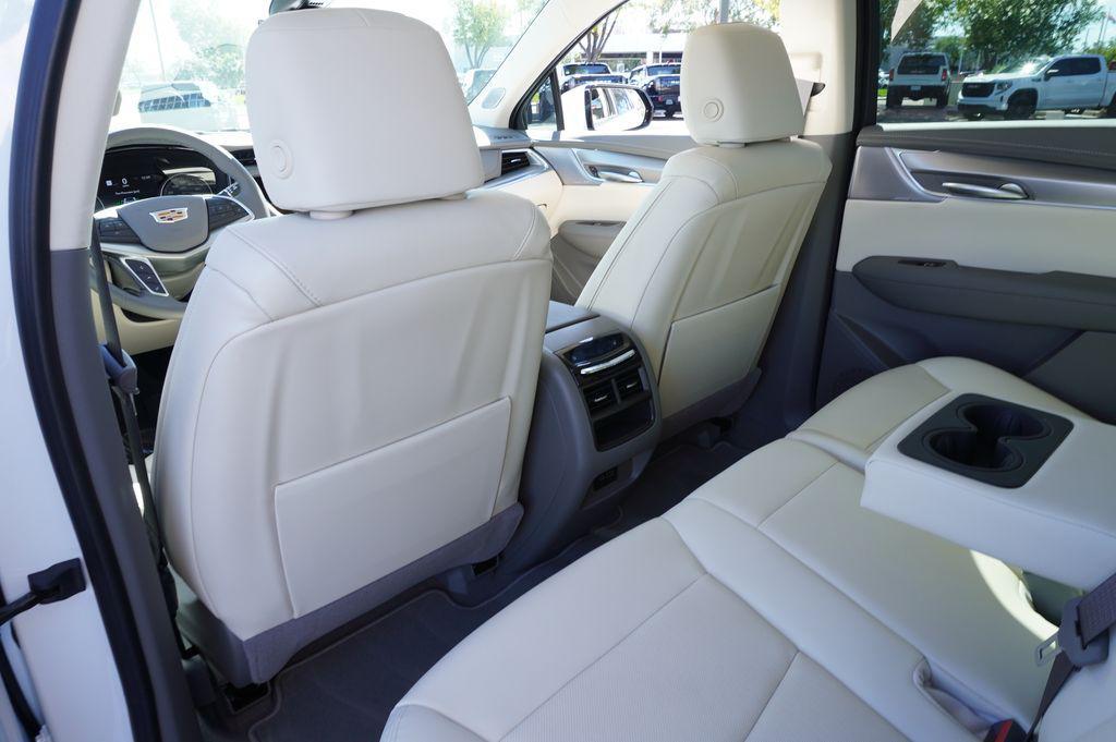 new 2025 Cadillac XT5 car, priced at $56,590